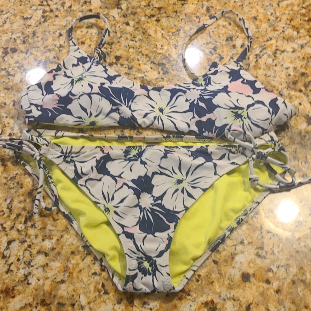Raisins bathing suit